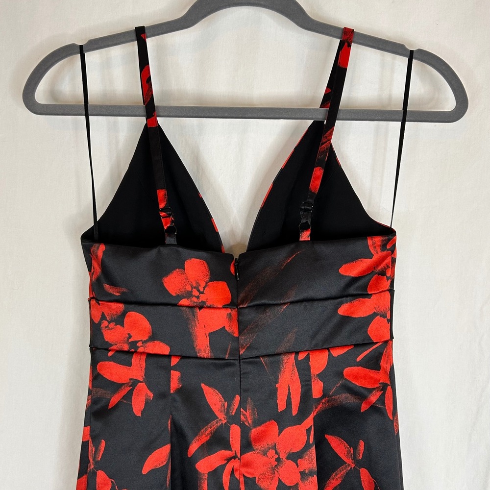 Guess NWT Los Angeles Black Red Floral Print V-Neck Bodycon Mini Dress - Picture 10 of 12